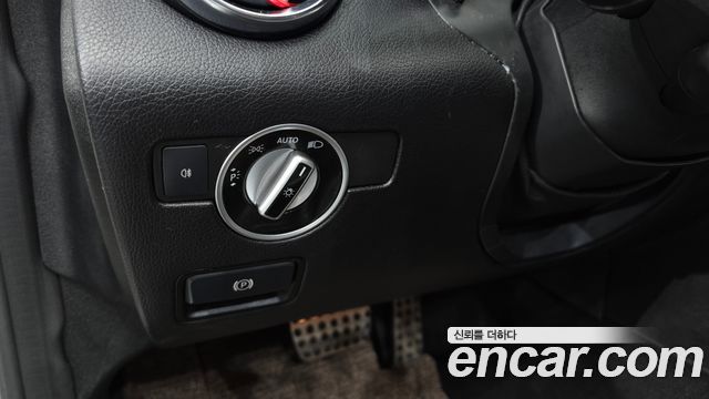 Mercedes-Benz SLK-Class 2012 — photo 24
