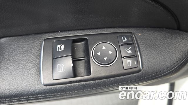 Mercedes-Benz SLK-Class 2012 — photo 26