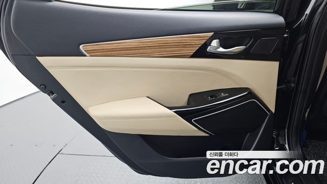 Kia K7 2017 — photo 15