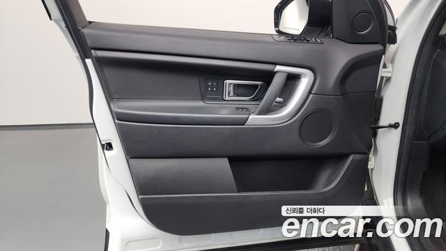 Land Rover Discovery Sport 2018 — photo 14