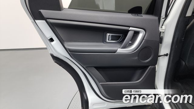 Land Rover Discovery Sport 2018 — photo 15