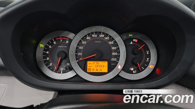 Toyota RAV4 2011 — photo 8