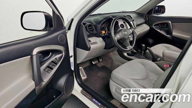 Toyota RAV4 2011 — photo 10