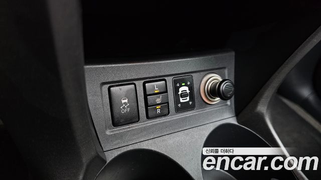 Toyota RAV4 2011 — photo 16