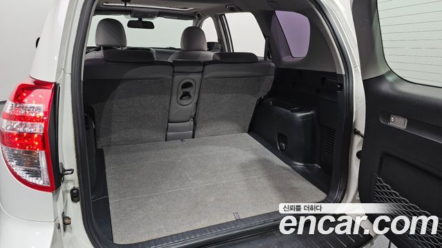 Toyota RAV4 2011 — photo 19