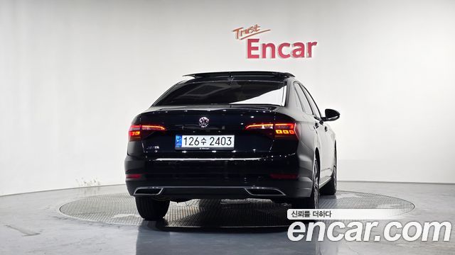 Volkswagen Jetta 2021 — photo 4