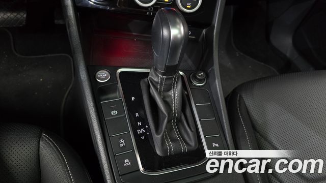 Volkswagen Jetta 2021 — photo 12