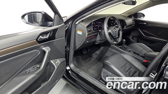 Volkswagen Jetta 2021 — photo 13