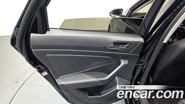 Volkswagen Jetta 2021 — photo 15