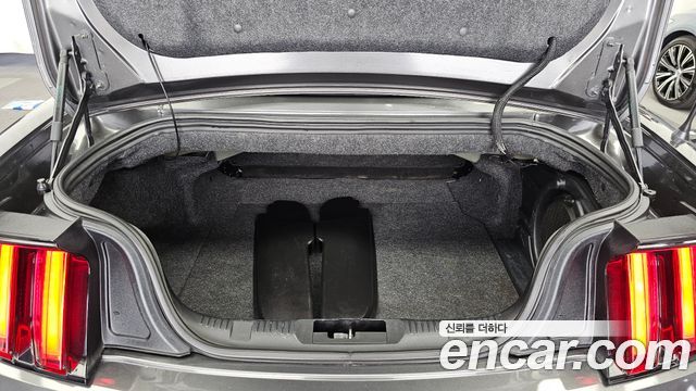 Ford Mustang 2017 — photo 20