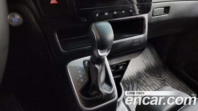 Hyundai Staria 2025 — photo 9