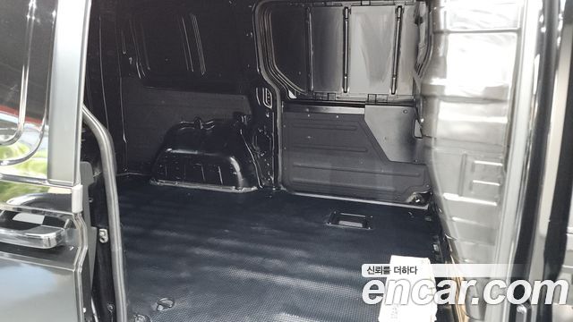 Hyundai Staria 2025 — photo 11