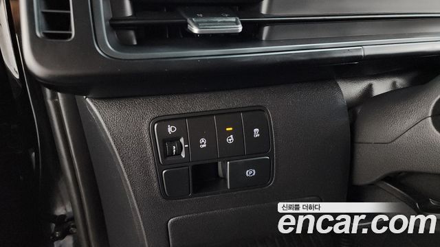 Hyundai Staria 2025 — photo 17