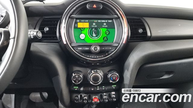 Mini Cooper 2020 — photo 18