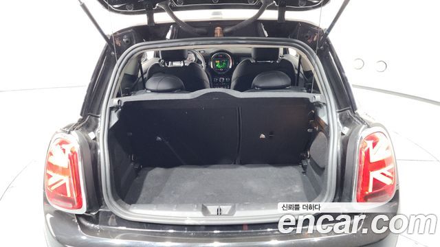 Mini Cooper 2020 — photo 24
