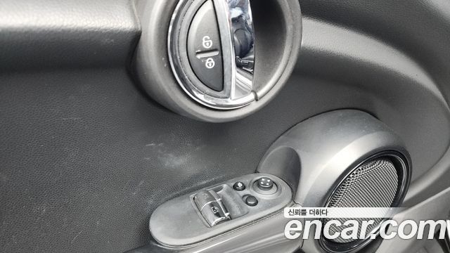Mini Cooper 2020 — photo 30
