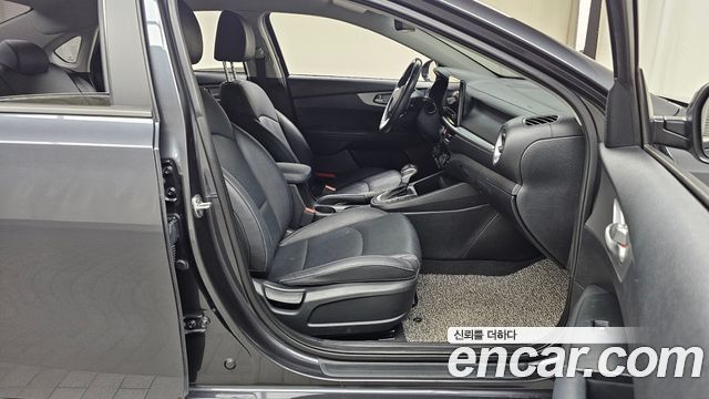 Kia K3 2022 — photo 17
