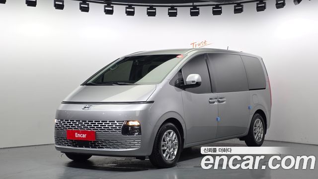 Hyundai Staria 2023 — photo 1