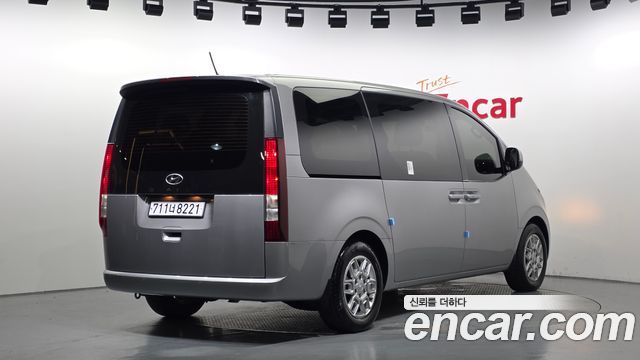 Hyundai Staria 2023 — photo 2