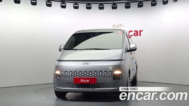 Hyundai Staria 2023 — photo 3
