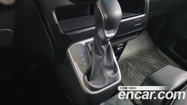Hyundai Staria 2023 — photo 12