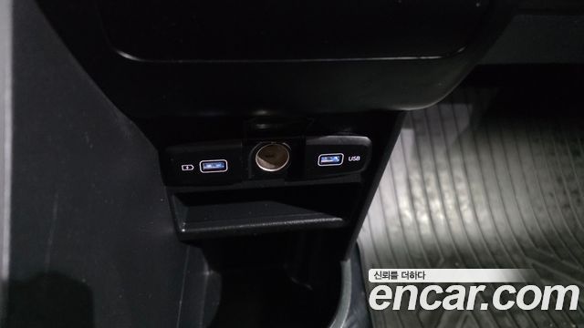 Hyundai Staria 2023 — photo 19