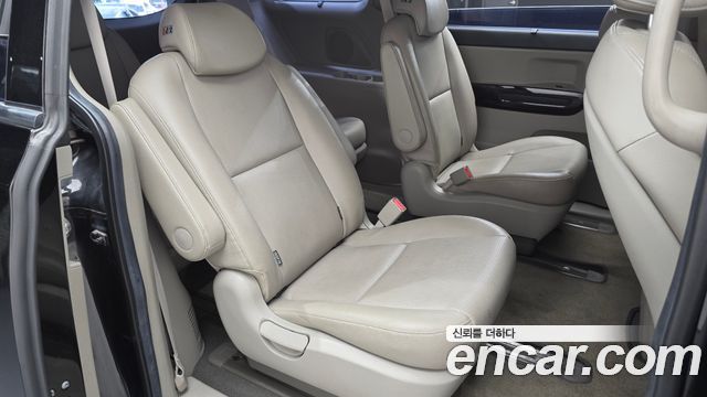 Kia Canival 2019 — photo 16