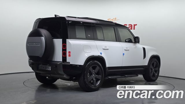 Land Rover Defender 2024 — photo 2