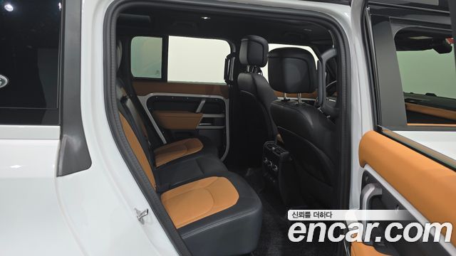 Land Rover Defender 2024 — photo 17