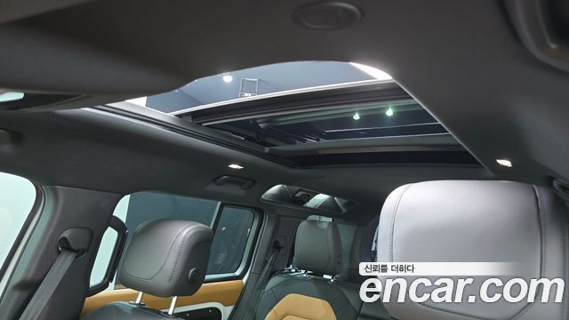 Land Rover Defender 2024 — photo 26