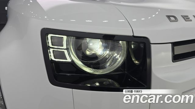 Land Rover Defender 2024 — photo 8