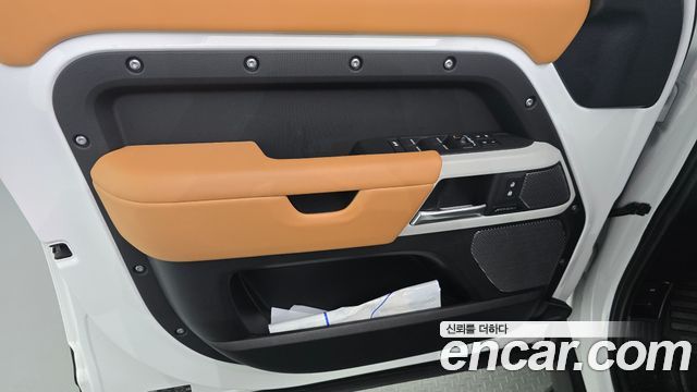 Land Rover Defender 2024 — photo 14