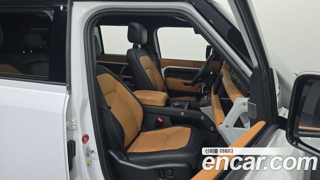 Land Rover Defender 2024 — photo 16