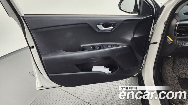 Kia Stonic 2018 — photo 14