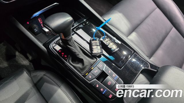 Kia K7 2019 — photo 9