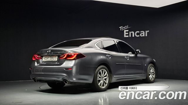 Infiniti Q70 2016 — photo 2