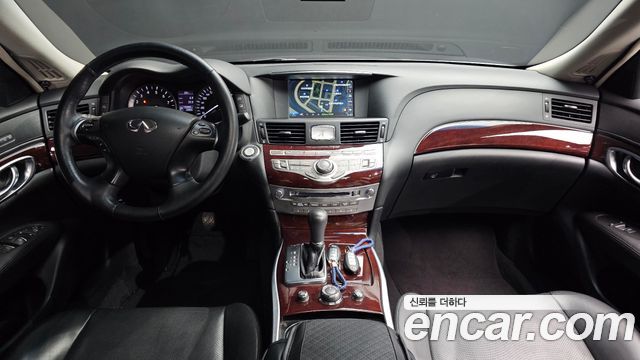 Infiniti Q70 2016 — photo 10