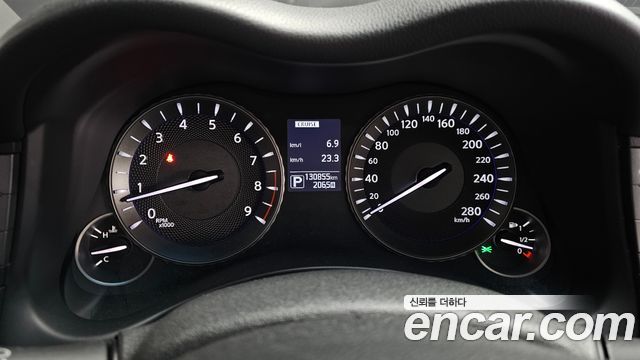Infiniti Q70 2016 — photo 11