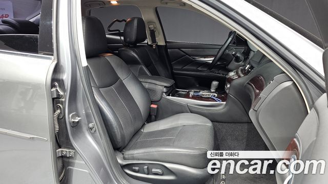 Infiniti Q70 2016 — photo 17