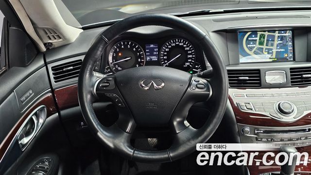 Infiniti Q70 2016 — photo 19