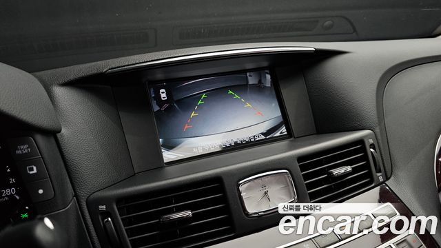 Infiniti Q70 2016 — photo 21