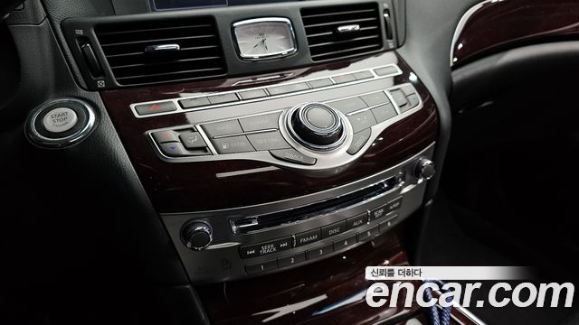 Infiniti Q70 2016 — photo 22