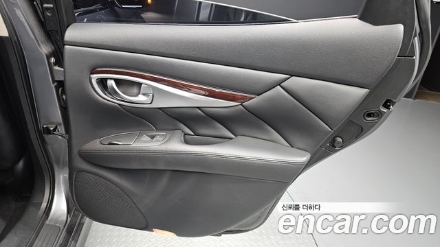 Infiniti Q70 2016 — photo 15