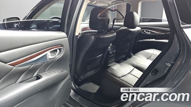 Infiniti Q70 2016 — photo 16
