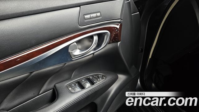 Infiniti Q70 2016 — photo 29