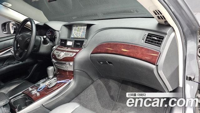 Infiniti Q70 2016 — photo 31