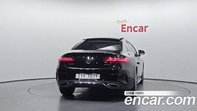 Mercedes-Benz E-Class 2017 — photo 4