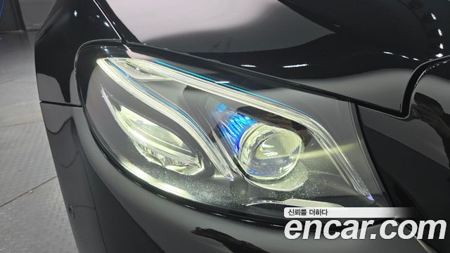 Mercedes-Benz E-Class 2017 — photo 8