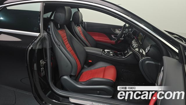 Mercedes-Benz E-Class 2017 — photo 16