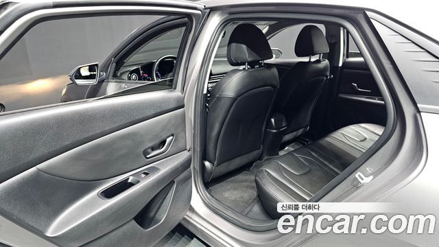 Hyundai AVANTE 2021 — photo 24